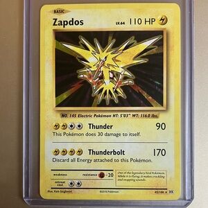 Zapdos Pokémon Holographic Trading Card